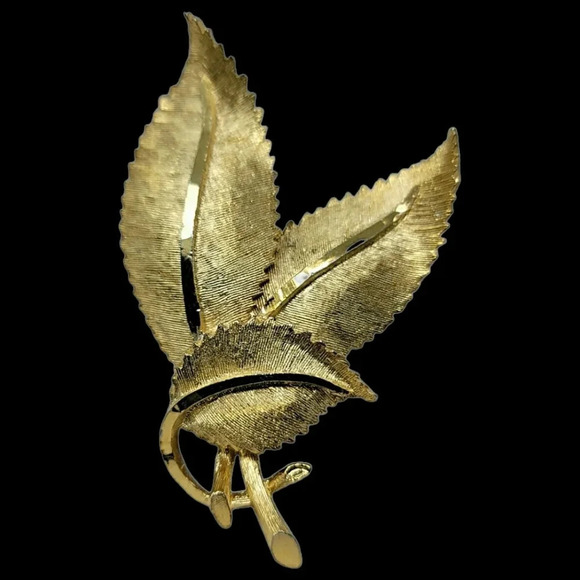 BSK Jewelry - Vintage BSK Gold Toned Triple Leaf Brooch